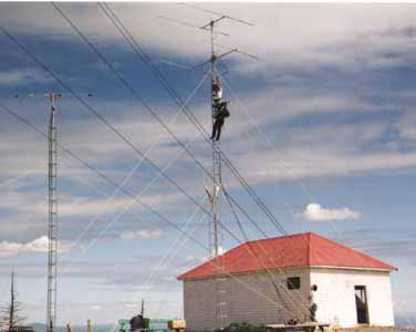 VE2UMS au Mont-Mgantic en 1991, antennes VHF et UHF